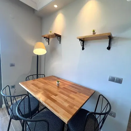 Stylish 2-br With Pool Near Sarimsakli شقة