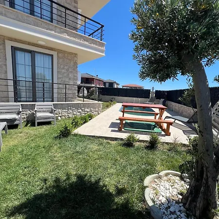Stylish 2-br With Pool Near Sarimsakli شقة