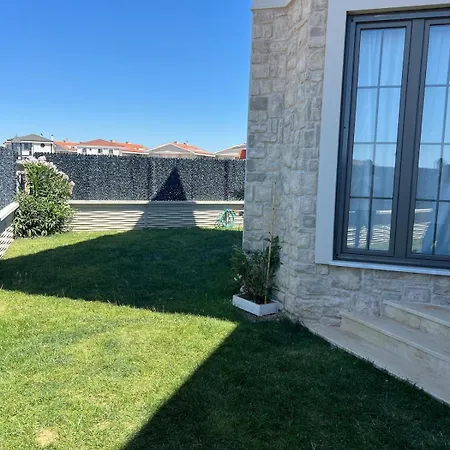Stylish 2-br With Pool Near Sarimsakli شقة *